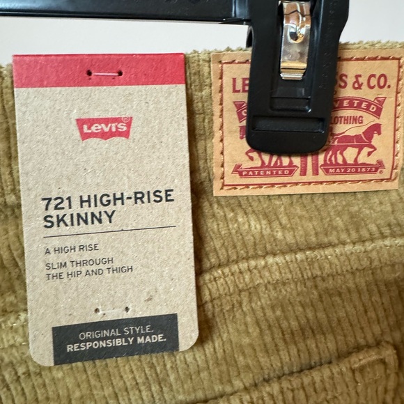 Women Levi’s 33x30 721 high-rise skinny corduroy jeans, dark mustard color, NWT - Picture 5 of 10
